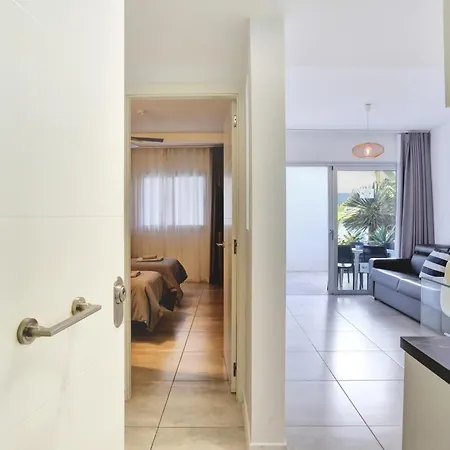 Paradise Sun - Stylish 1br With Pool, Terrace & Rooftop Bar, 100 M From