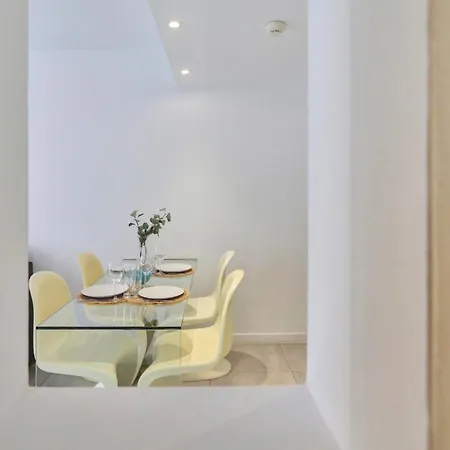 Paradise Sun - Stylish 1br With Pool, Terrace & Rooftop Bar, 100 M From Apartment Corralejo