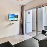Apartment Paradise Sun - Stylish 1br With Pool, Terrace & Rooftop Bar, 100 M From
