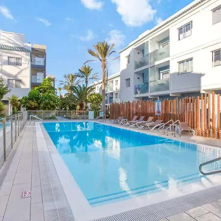Paradise Sun - Stylish 1br With Pool, Terrace & Rooftop Bar, 100 M From