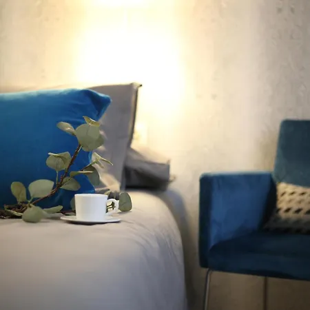 Paradise Sun - Stylish 1br With Pool, Terrace & Rooftop Bar, 100 M From