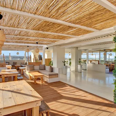 Paradise Sun - Stylish 1br With Pool, Terrace & Rooftop Bar, 100 M From 科拉雷侯