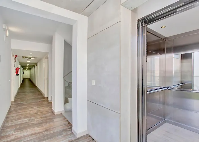 Paradise Sun - Stylish 1br With Pool, Terrace & Rooftop Bar, 100 M From Lejlighed