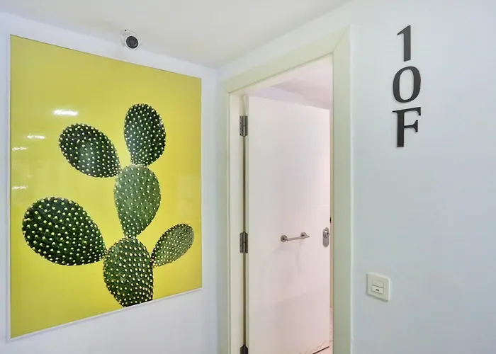 Paradise Sun - Stylish 1br With Pool, Terrace & Rooftop Bar, 100 M From Lejlighed