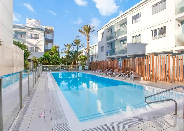 Paradise Sun - Stylish 1br With Pool, Terrace & Rooftop Bar, 100 M From