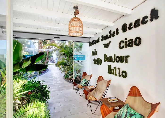 Paradise Sun - Stylish 1br With Pool, Terrace & Rooftop Bar, 100 M From Lejlighed