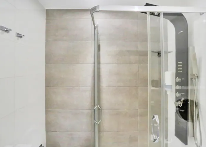 Paradise Sun - Stylish 1br With Pool, Terrace & Rooftop Bar, 100 M From Lejlighed