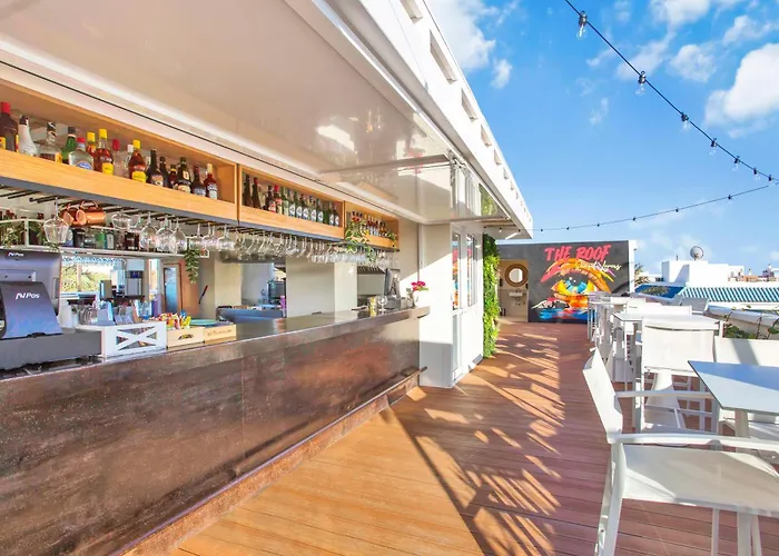 Paradise Sun - Stylish 1br With Pool, Terrace & Rooftop Bar, 100 M From Corralejo