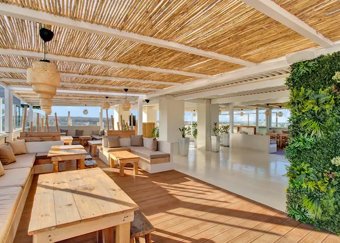 Paradise Sun - Stylish 1br With Pool, Terrace & Rooftop Bar, 100 M From Corralejo