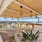 Paradise Sun - Stylish 1br With Pool, Terrace & Rooftop Bar, 100 M From Apartman